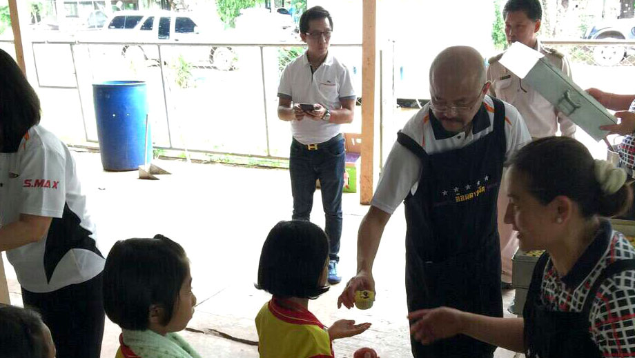 Maxxis Distributor Feeds Hungry Children