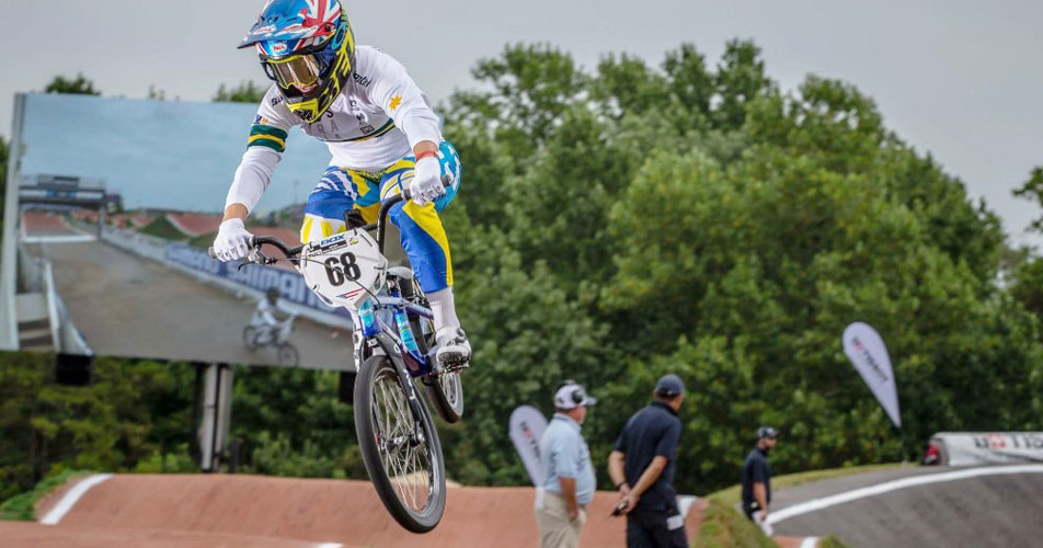 Corben remporte le championnat du monde de BMX