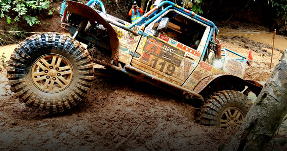 L’ÉQUIPE MAXXIS 4X4 REMPORTE LA TROISIÈME GRANDE FINALE DU DÉFI RAINFOREST DROIT