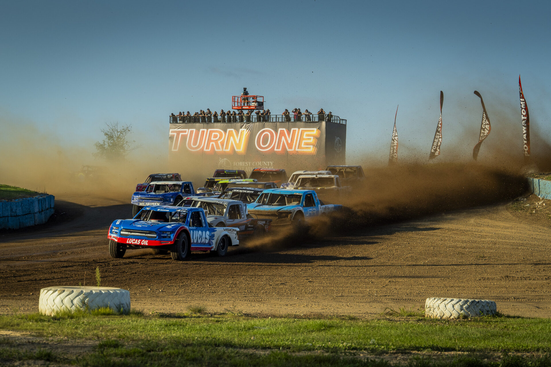 Sort course athletes going through the turn at crandon.