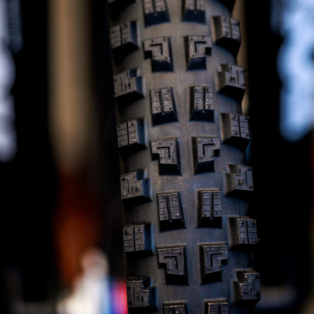 Maxxis présente sa nouvelle carcasse DH et le tout nouveau pneu de descente Minion DHX