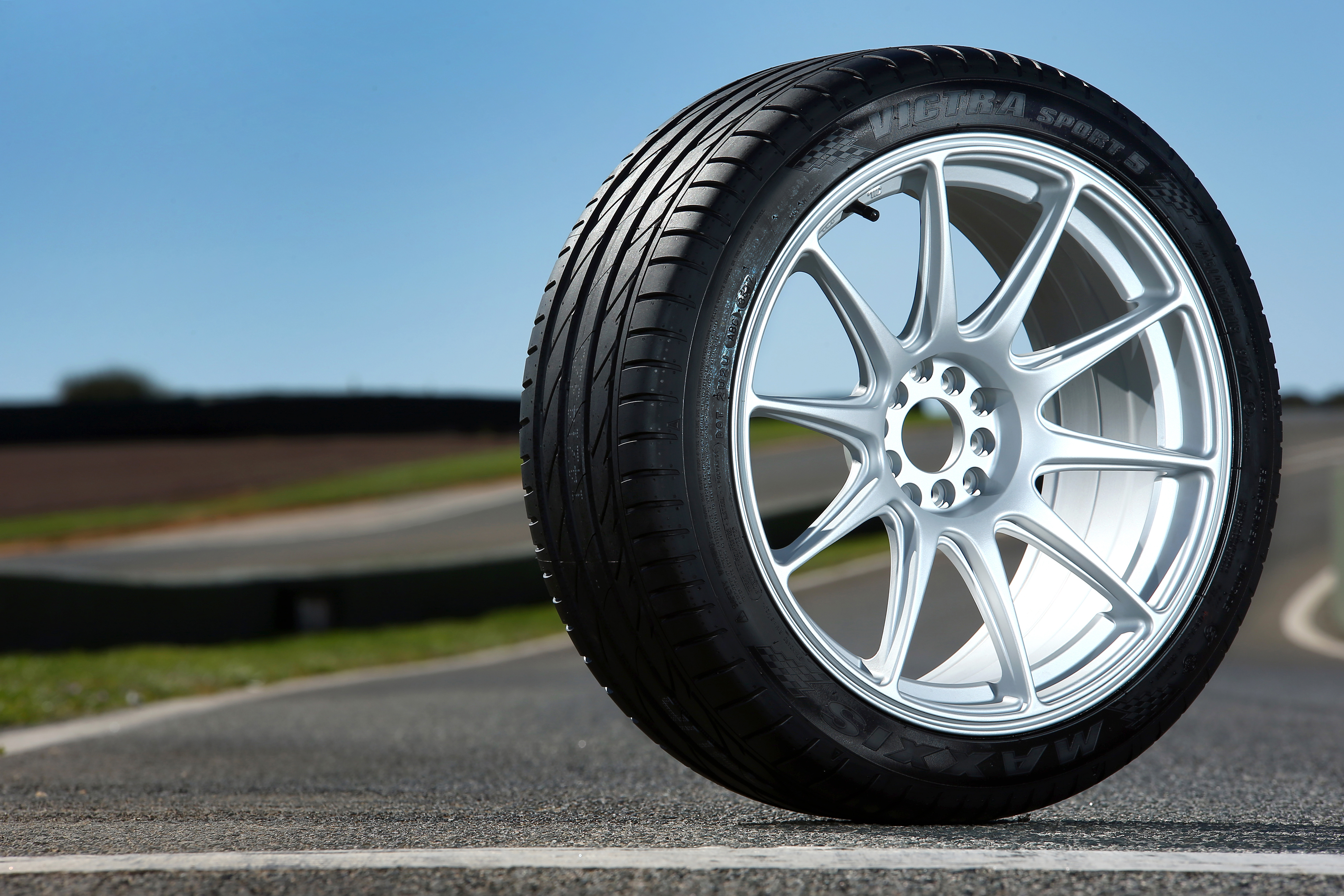 Victra Sport 5 Succeeds in Evo Tyre Test