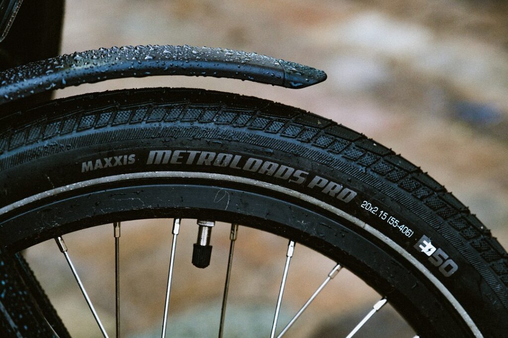 Maxxis Metroloads e50 Hybrid tire closeup
