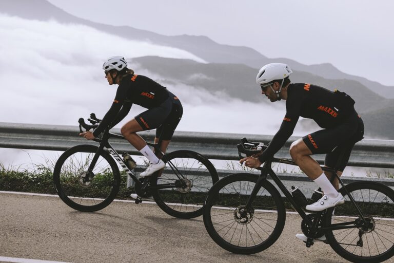 brazodehierro_MAXXIS_high-road_riding-both-12