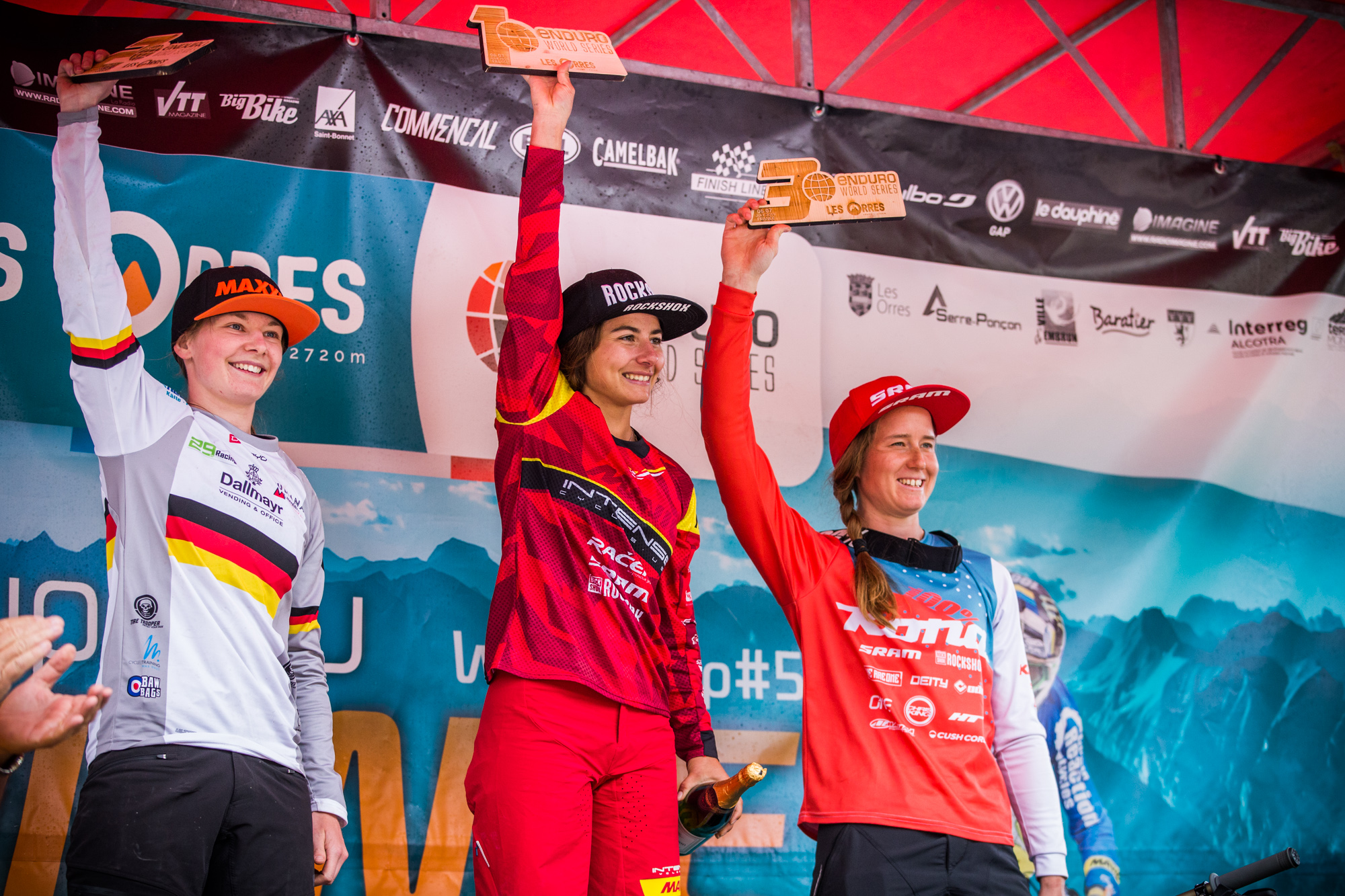 Raphaela Richter and Miranda Miller stand on the 2nd and 3rd steps of the podium.