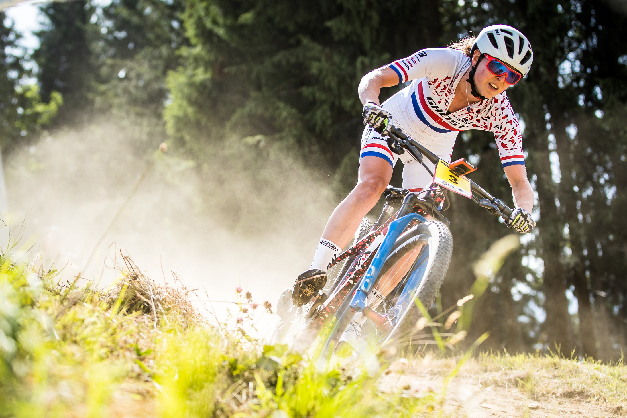 Anne Terpstra tilts the bike in through a down hill corner.