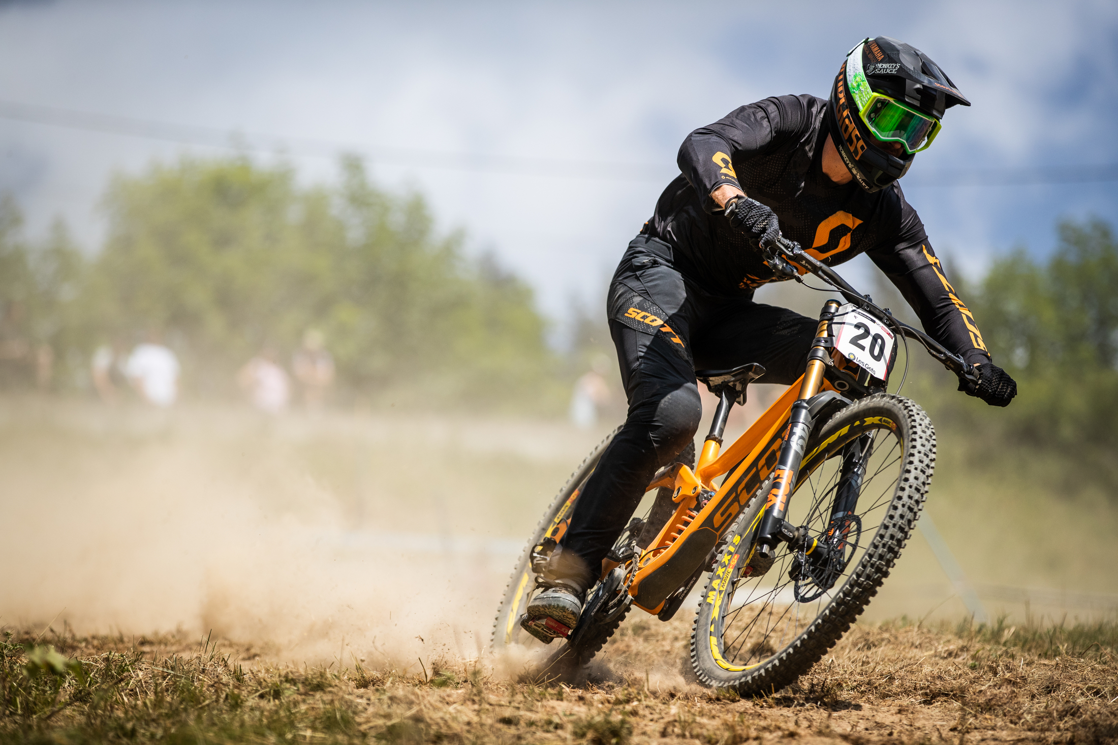 Dean Lucas illustrates perfect cornering form through the grassy left-hander