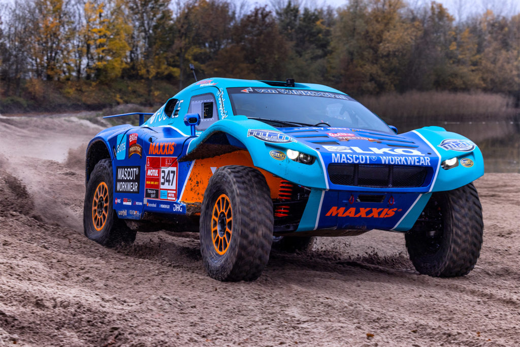 Het Coronel Dakar Team toont nieuwe Dakar Rally auto met Maxxis banden!