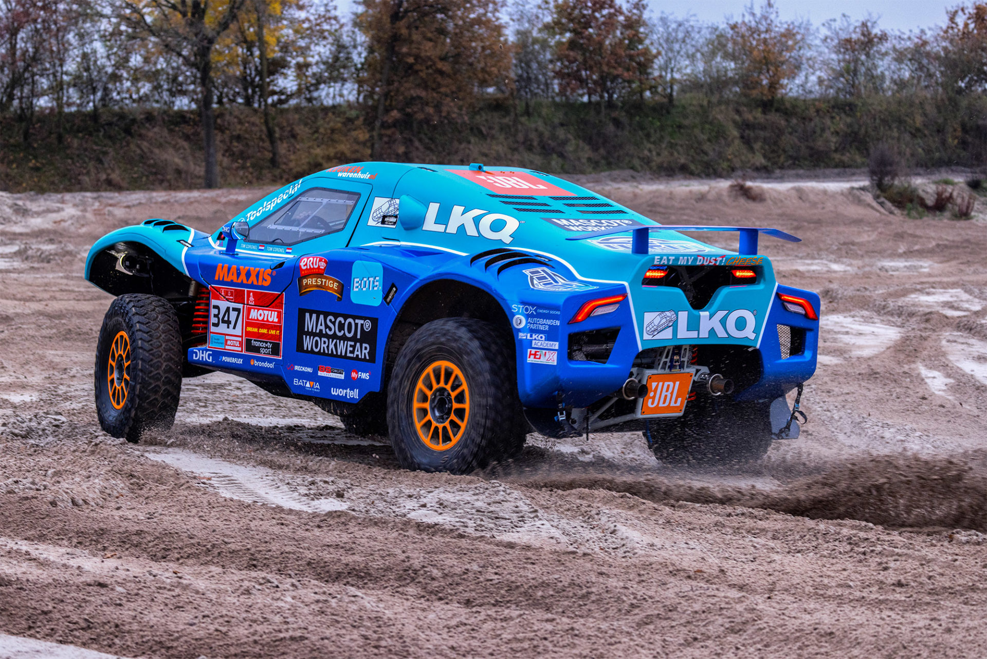 Het Coronel Dakar Team toont nieuwe Dakar Rally auto met Maxxis banden