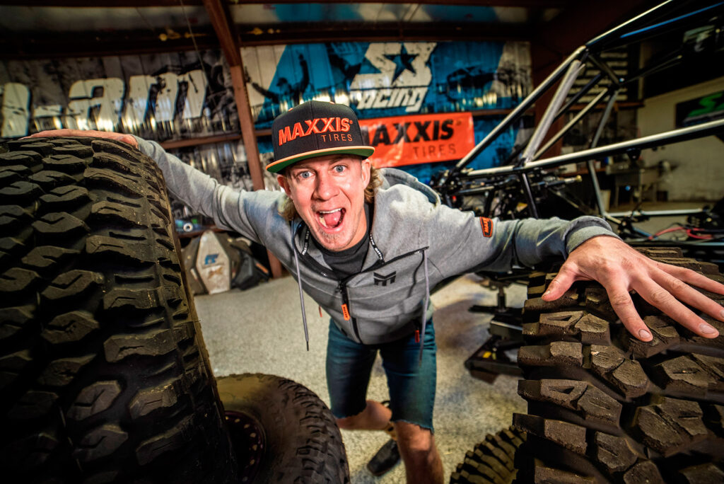 Dustin “Battle Axe” Jones Signs with Maxxis
