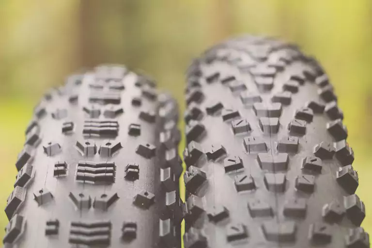 Maxxis Wide Trail cross country tire tread.