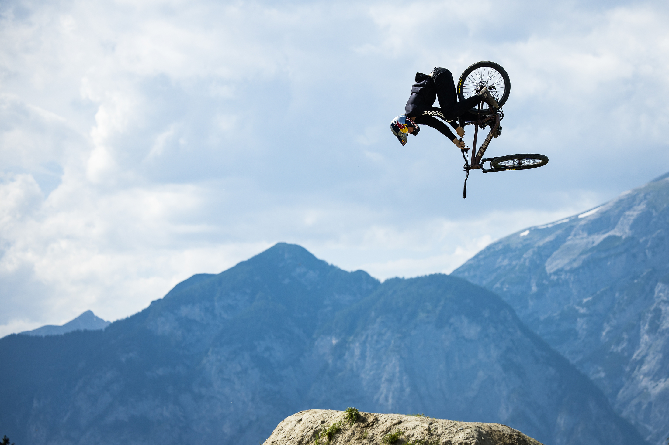 グランドインパクト　jjcostom CREEK Jackson Goldstone wins Crankworx Whip-Off champs in Innsbruck