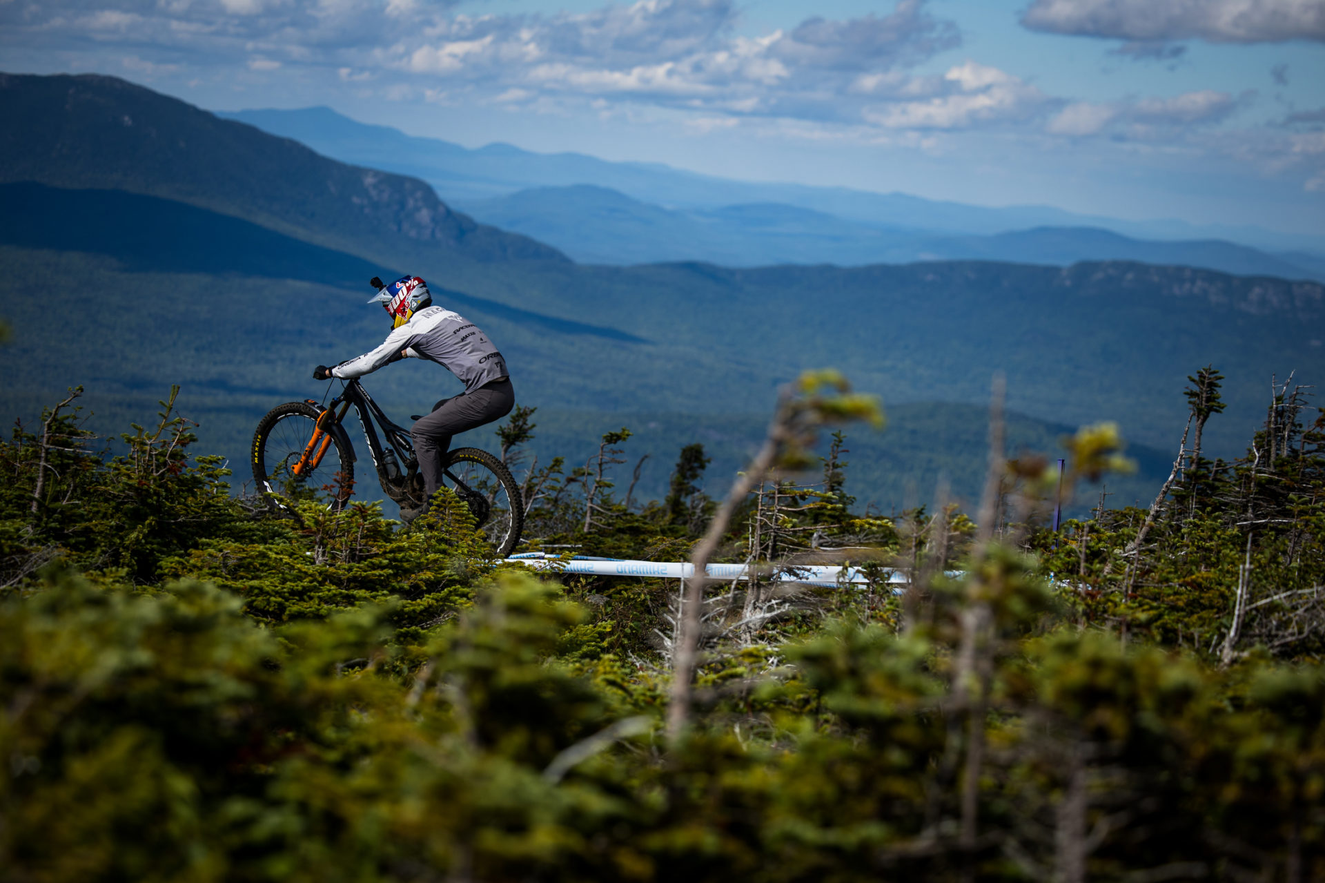 Martin Maes pulling a manual with a mountain back drop