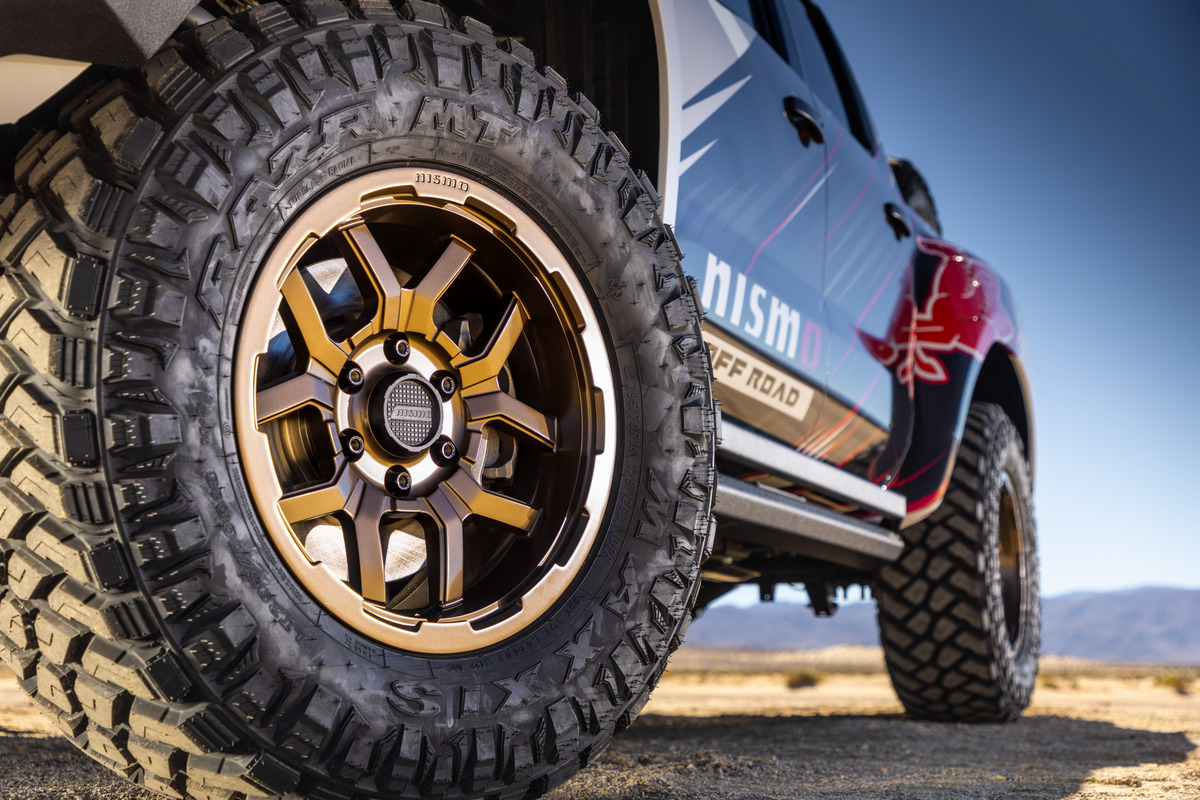 Close up of RAZR MT on NISMO Off Road Frontier V8 Truck