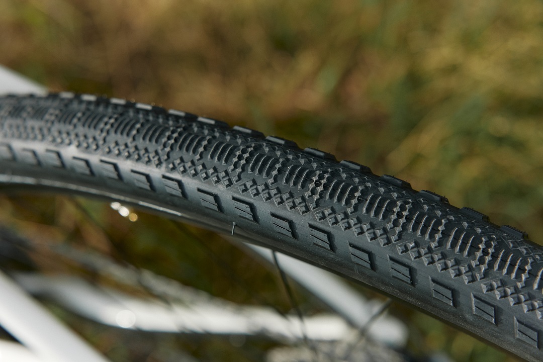 Reaver gravel tire