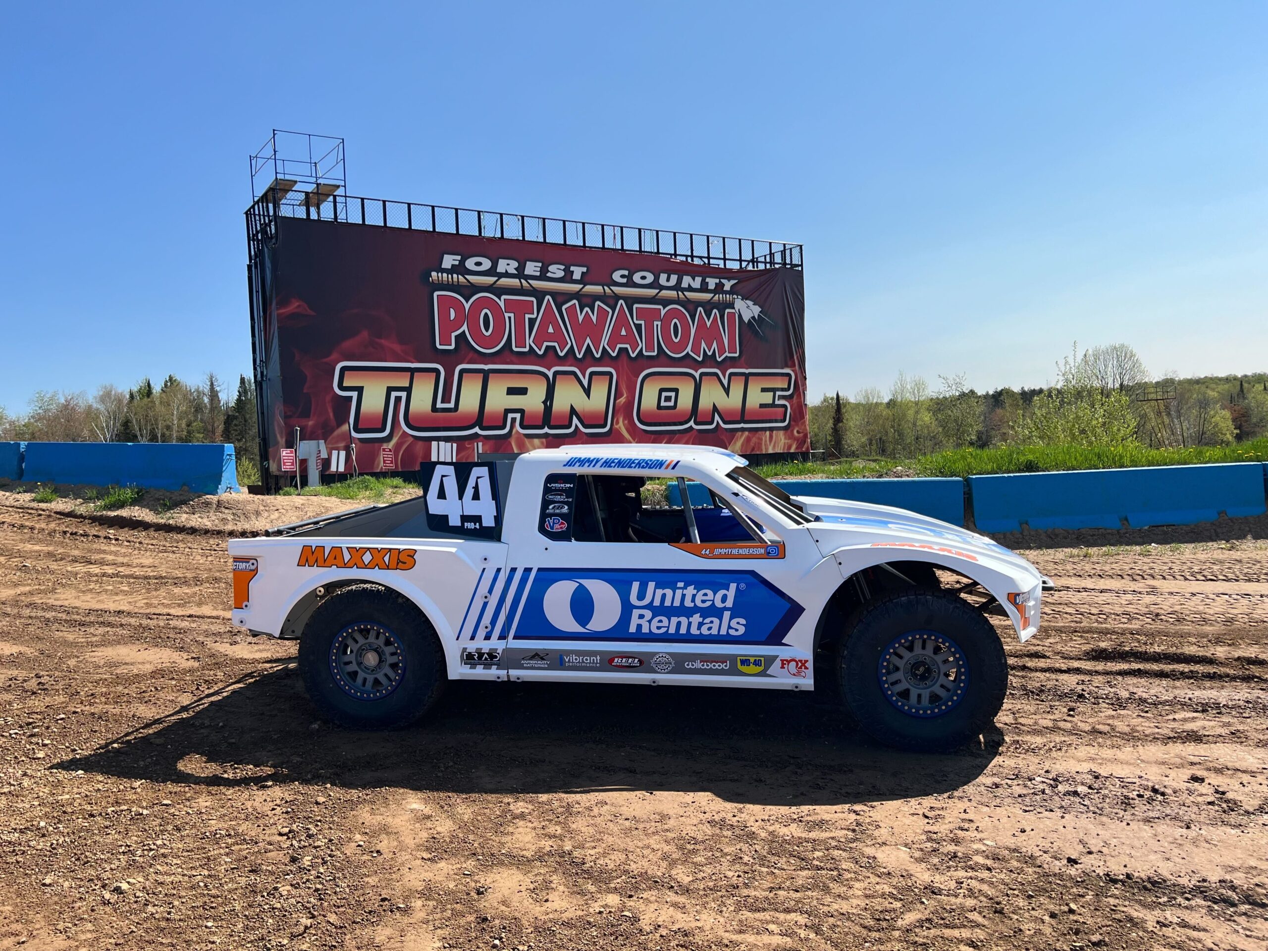 Pro4 truck on the dirt start straight of the famous Crandon Raceway.