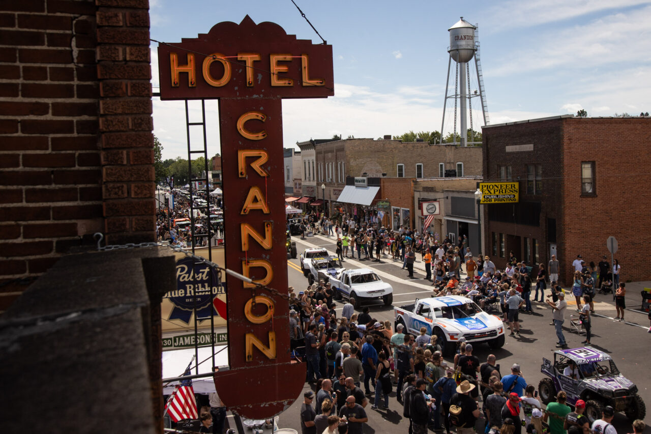 Hotel Crandon sign over parade