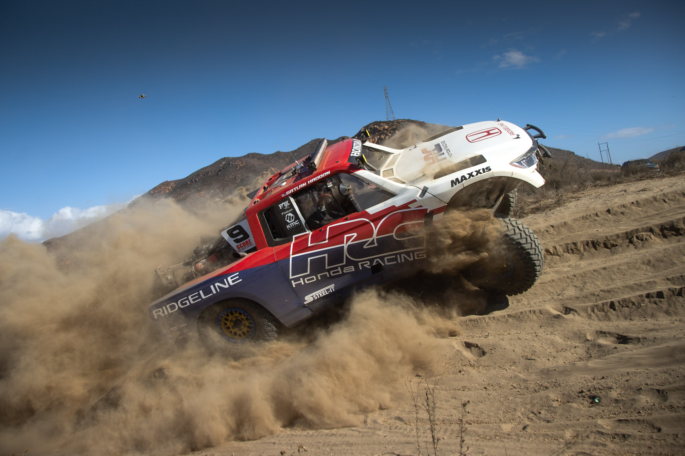maxxis sponsored car in race