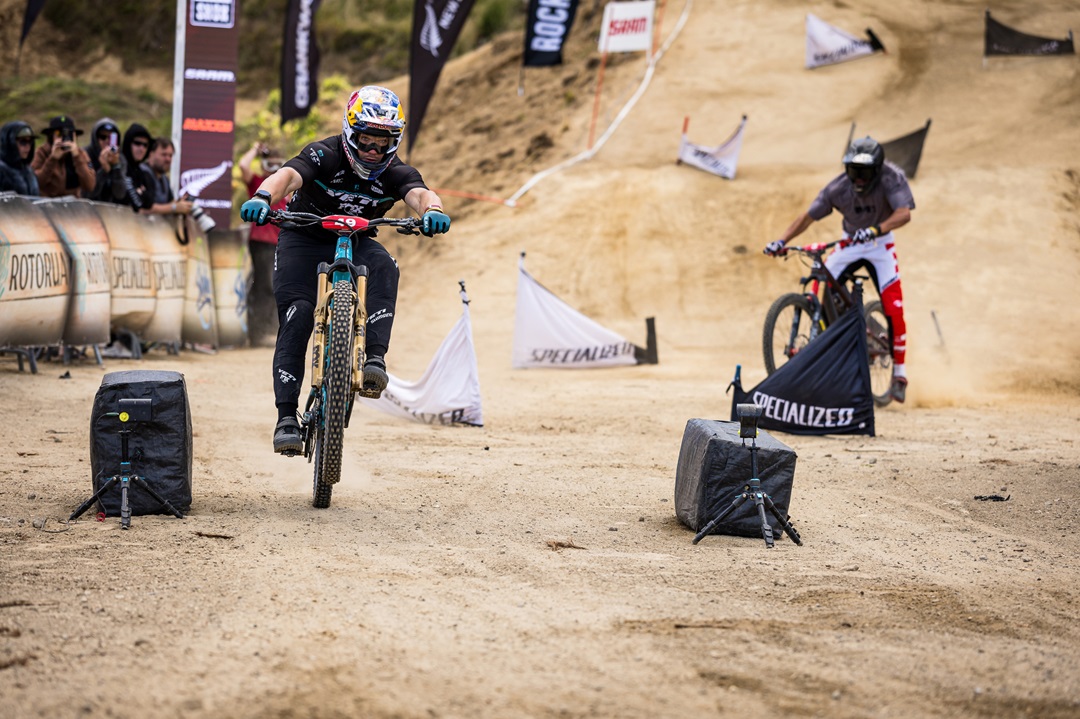 Richie charging to the finish