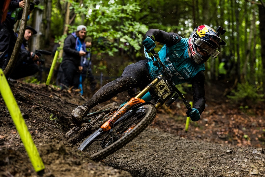 Richie cornering