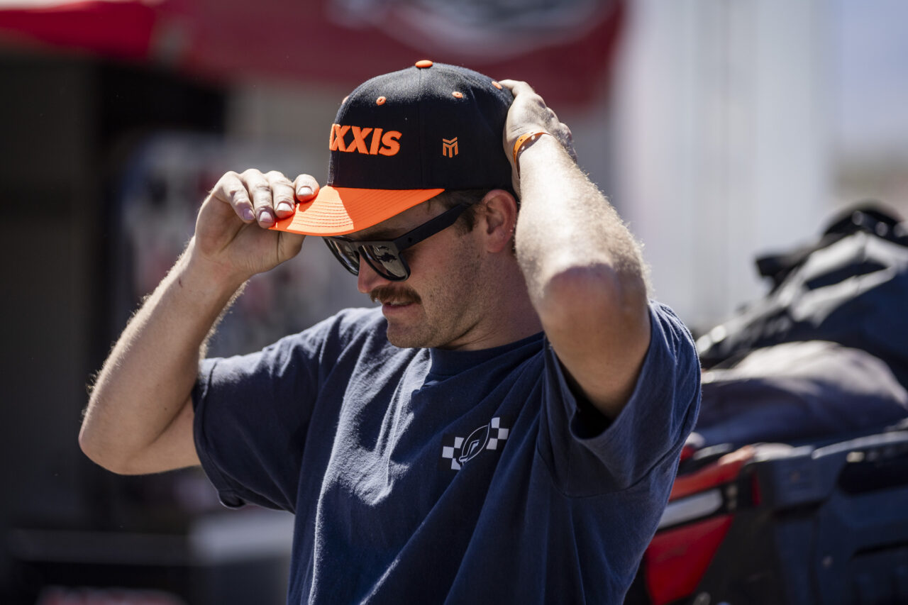 Douglas FRESH Mittag dawning the venerable Orange and Black Maxxis podium hat.