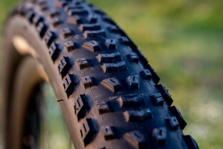 AspenAT_JZR_MAXXIS-5 -1800px