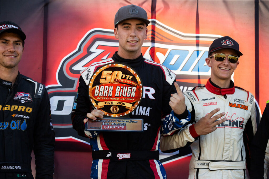 2 Maxis athletes on the podium